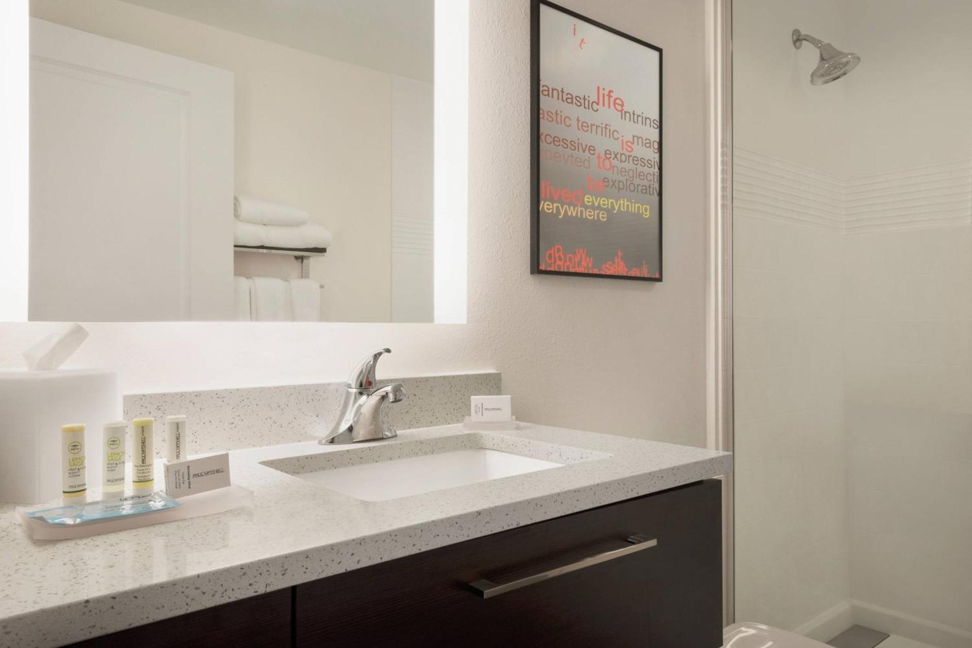 Towneplace Suites By Marriott Dubuque Downtown Extérieur photo
